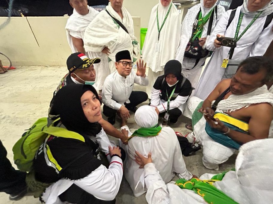Gus Imin Ikut Bantu Jemaah Haji yang Kelelahan di Mina