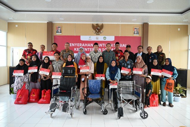 Salurkan Bantuan Sosial di Gowa, Ashabul Kahfi: Mudah-mudahan Masyarakat Bisa Lebih Berdaya