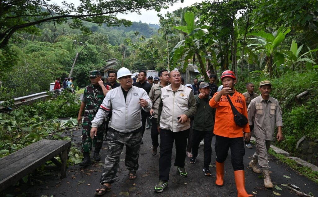 Wakil Ketua DPR RI Tinjau Lokasi Bencana Tanah Bergerak di Mekarsari Sukabumi