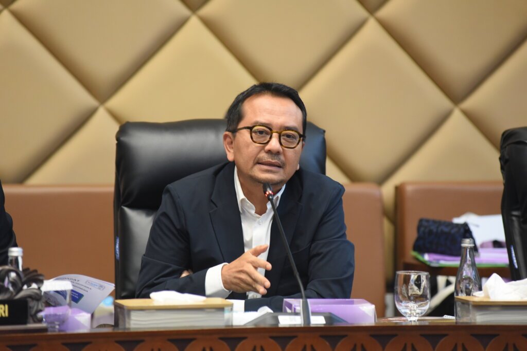 Waktu Tempuh KRL Kian Singkat, Komisi V Tekankan Aspek Keselamatan dan Kenyamanan Penumpang