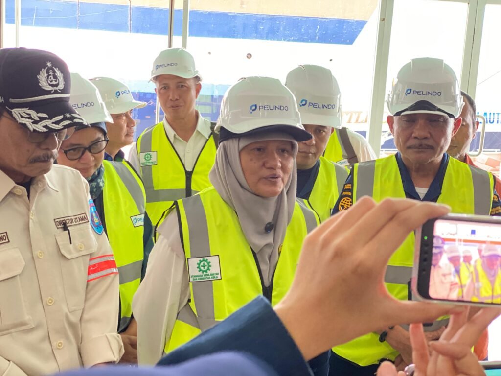 Awali Masa Reses, Reni Astuti Pantau Arus Mudik di Stasiun, Terminal, dan Pelabuhan di Surabaya