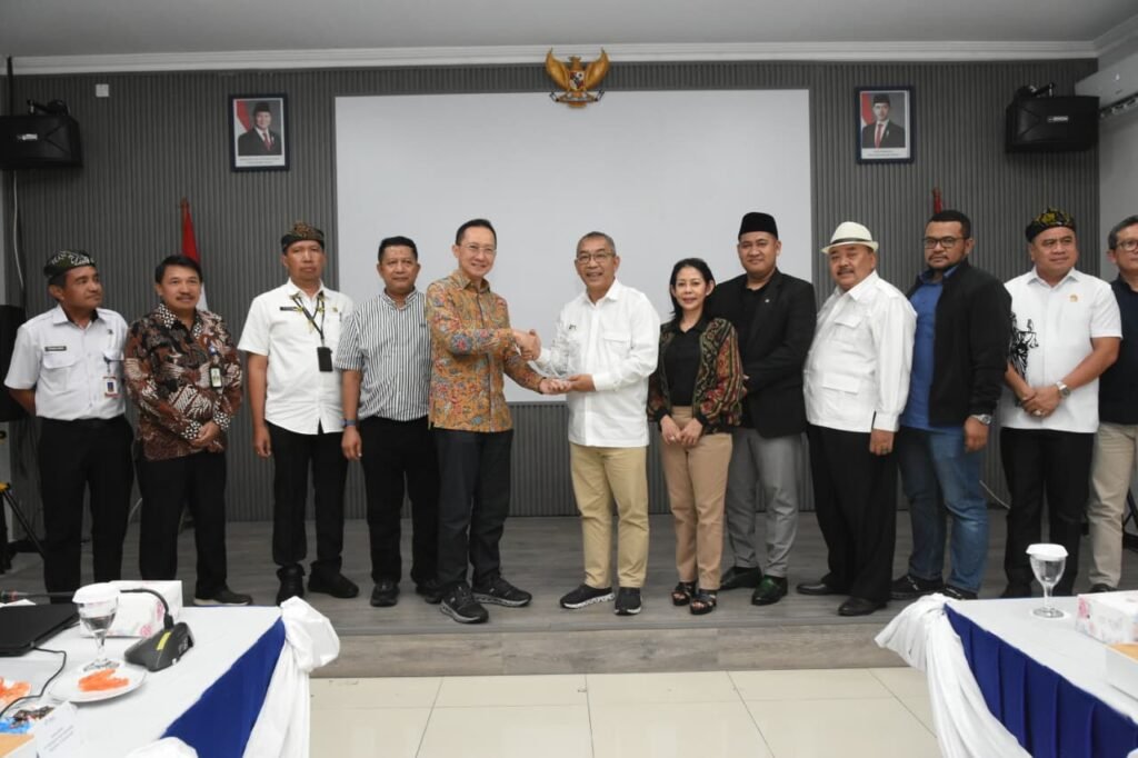 Komisi XII Desak PLN Percepat Listrik Masuk Desa