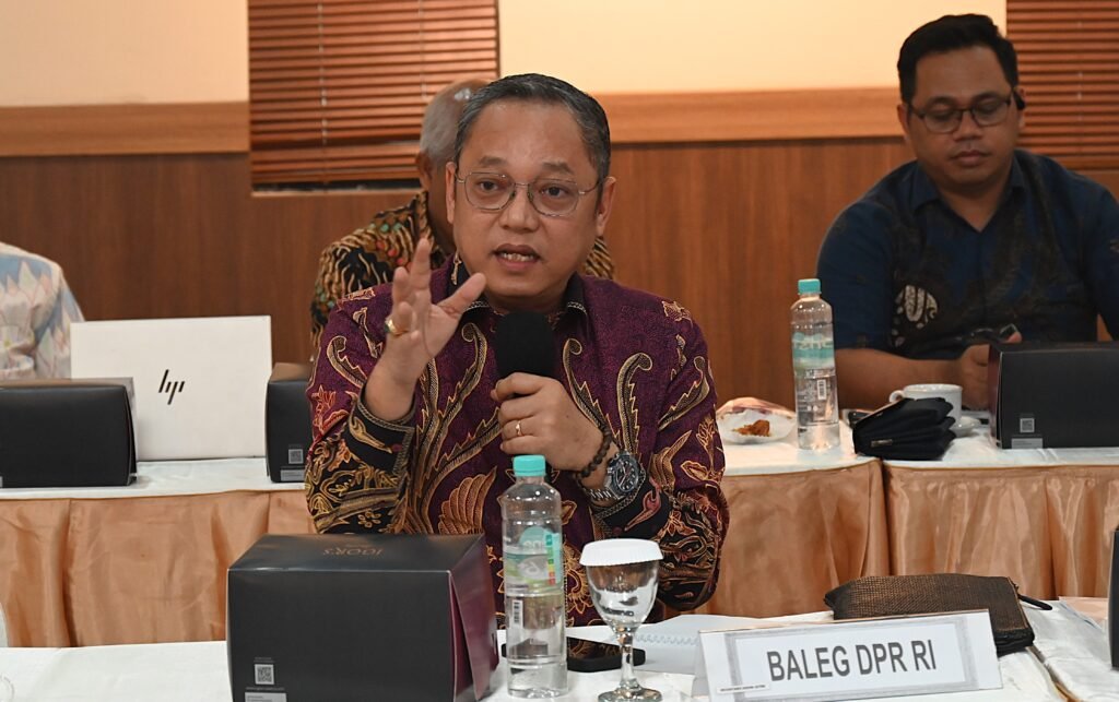 Peringatan Keras Deddy Sitorus Agar Indonesia Tidak Sekadar Menjadi Perantara Produk China: Butuh Imajinasi Bersama Dalam Merumuskan Masa Depan Industri Nasional