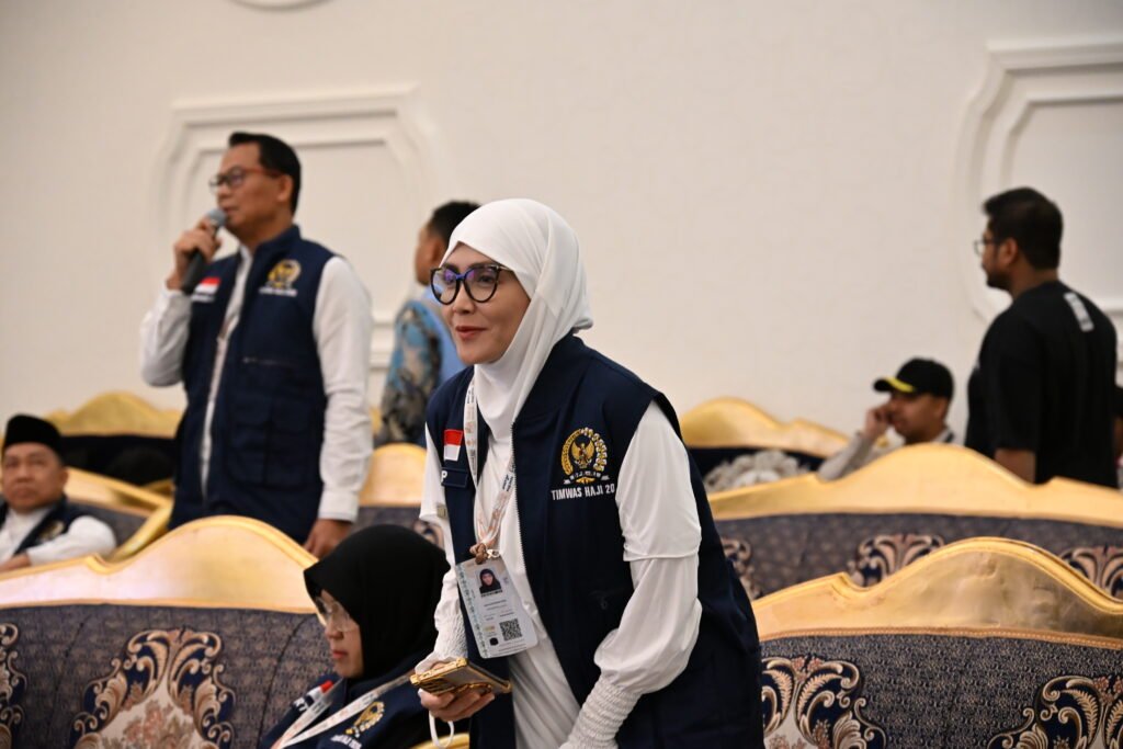 Suasana Haji Pecah! Aksi Kocak Jemaah Minta Maaf ke Rieke ‘Oneng’ Pitaloka Saat Menuju Arafah