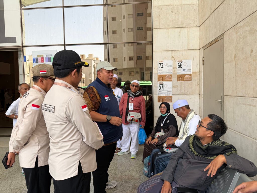 Sidak Hotel di Makkah, Ketua Timwas Haji Temukan Kamar Banjir hingga Fasilitas Wudu Minim