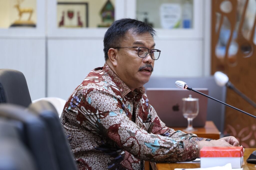 Tenaga Kesehatan Harus Mendapat Perlindungan dan Kepastian Status