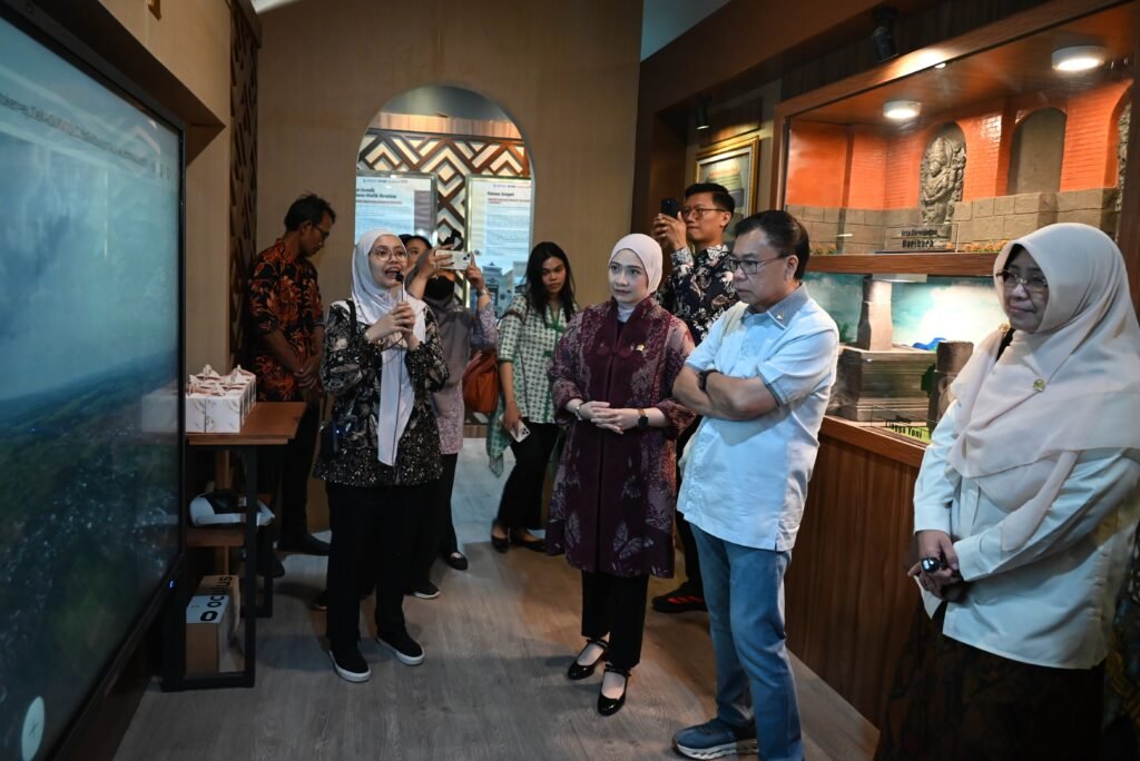 Gerakan Literasi Bisa Dimulai dari Warung Makan